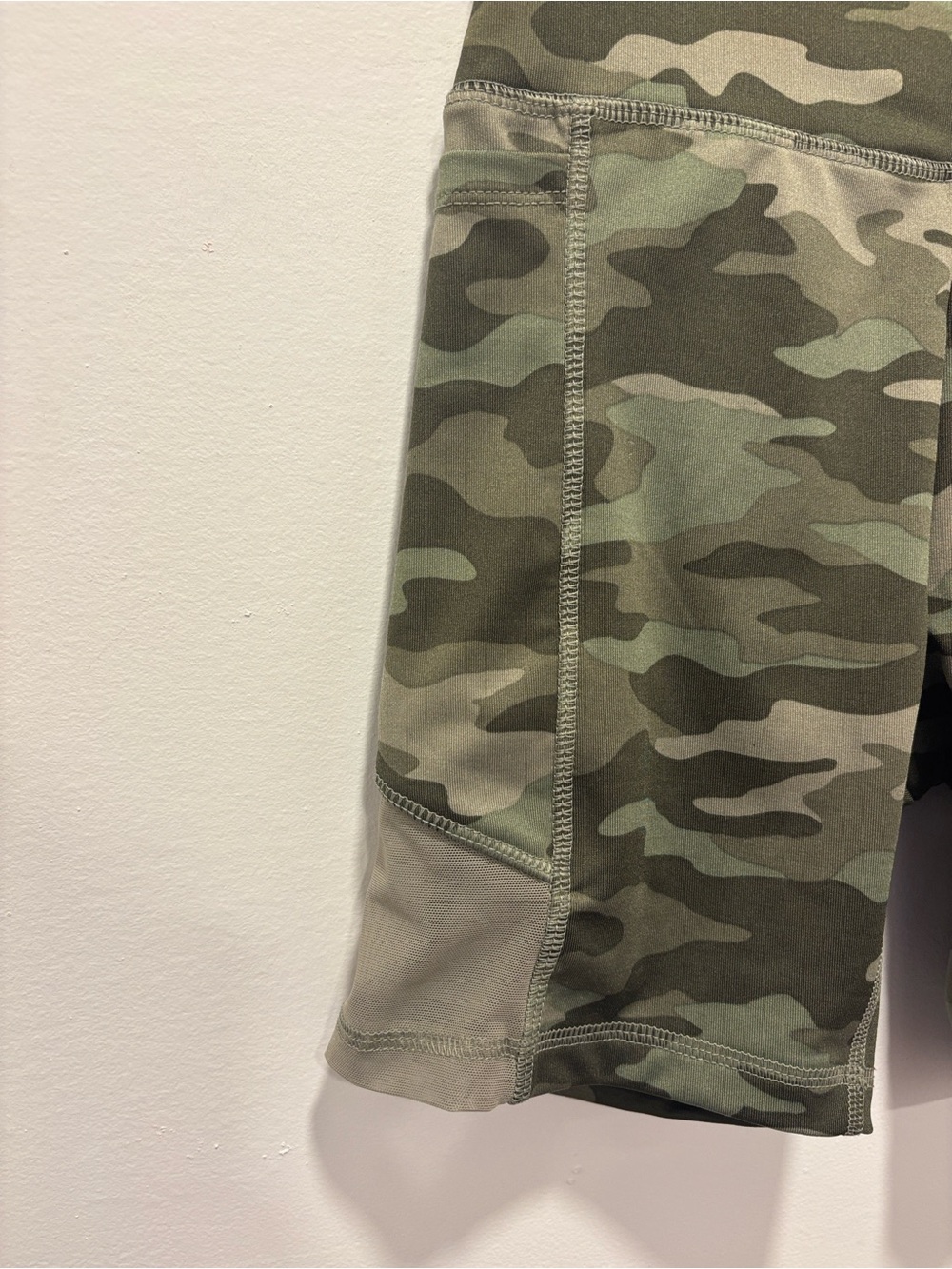 Pink Victoria Secret Sport Camo High-Waist Women’s Bike Shorts with pockets XS - Picture 4 of 6